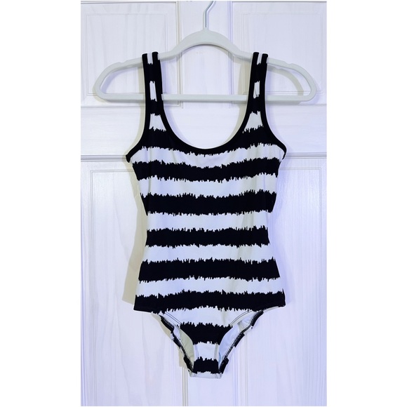 Moving Sale! EUC Michael Kors Zebra Striped Swimwear Size 4 (tag wrong) - Picture 12 of 12